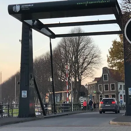 Gezellige Pipo Met Grote Schommel Aan Het Water Medemblik