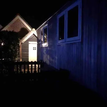 Gezellige Pipo Met Grote Schommel Aan Het Water Medemblik