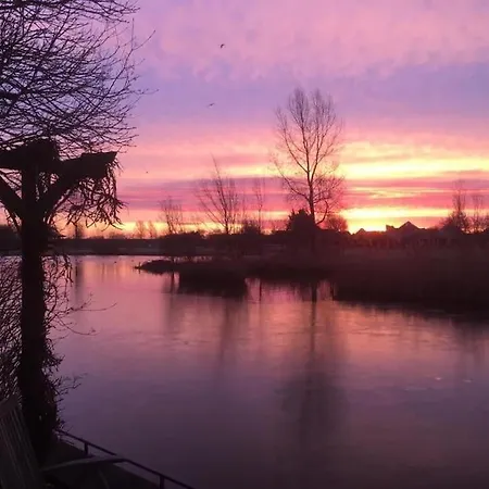 Gezellige Pipo Met Grote Schommel Aan Het Water En Hottub *