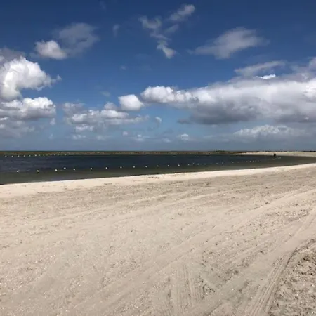 Дом отдыха Gezellige Pipo Met Grote Schommel Aan Het Water En Hottub *