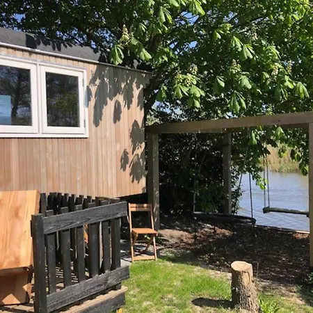 Gezellige Pipo Met Grote Schommel Aan Het Water En Hottub 度假居 *