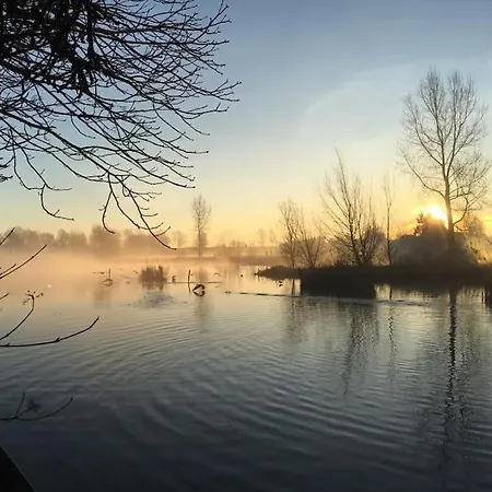 Gezellige Pipo Met Grote Schommel Aan Het Water En Hottub 度假居 梅代姆里克