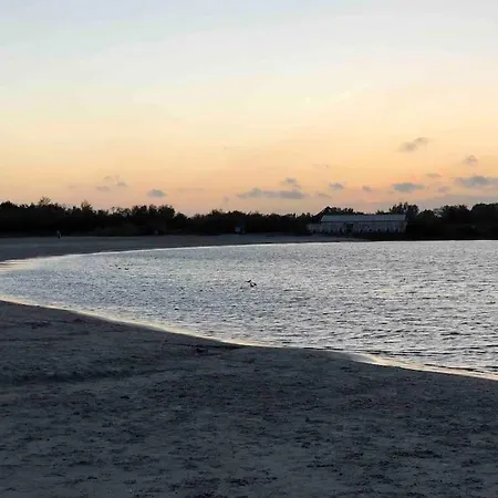 Дом отдыха Gezellige Pipo Met Grote Schommel Aan Het Water En Hottub *