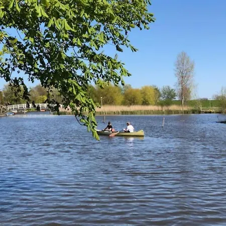 Prázdninový dům Gezellige Pipo Met Grote Schommel Aan Het Water *