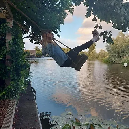Gezellige Pipo Met Grote Schommel Aan Het Water En Hottub *