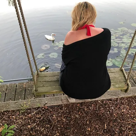 Gezellige Pipo Met Grote Schommel Aan Het Water En Hottub * メーデムブリク