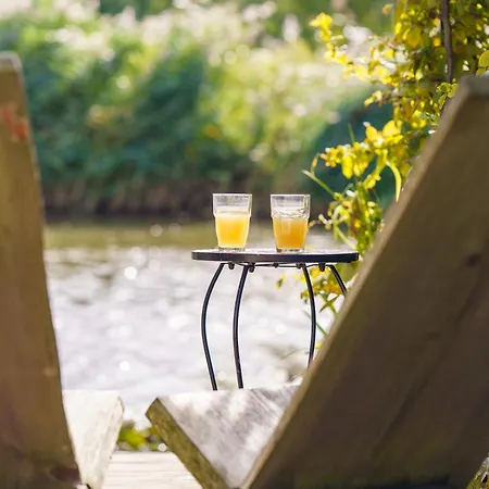 Gezellige Pipo Met Grote Schommel Aan Het Water En Hottub 別荘