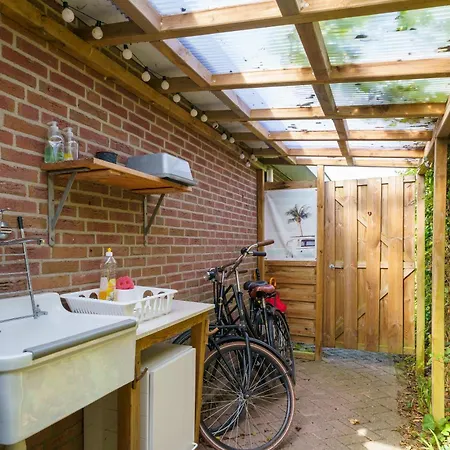 別荘 Gezellige Pipo Met Grote Schommel Aan Het Water En Hottub