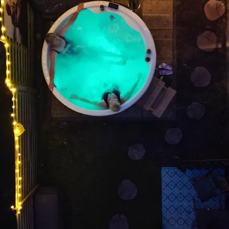 別荘 Gezellige Pipo Met Grote Schommel Aan Het Water En Hottub