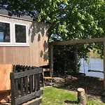 Gezellige Pipo Met Grote Schommel Aan Het Water En Hottub Hébergement de vacances *
