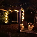 Gezellige Pipo Met Grote Schommel Aan Het Water En Hottub Hébergement de vacances Medemblik