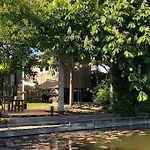 Gezellige Pipo Met Grote Schommel Aan Het Water En Hottub *