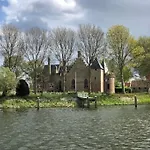 Gezellige Pipo Met Grote Schommel Aan Het Water En Hottub Hébergement de vacances *