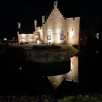 Gezellige Pipo Met Grote Schommel Aan Het Water En Hottub Hébergement de vacances Medemblik