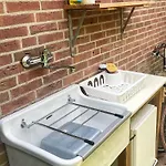Hébergement de vacances Gezellige Pipo Met Grote Schommel Aan Het Water En Hottub