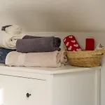 Hébergement de vacances Gezellige Pipo Met Grote Schommel Aan Het Water En Hottub Medemblik