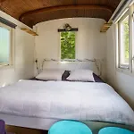 Gezellige Pipo Met Grote Schommel Aan Het Water En Hottub Hébergement de vacances *