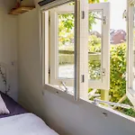 Hébergement de vacances Gezellige Pipo Met Grote Schommel Aan Het Water En Hottub *