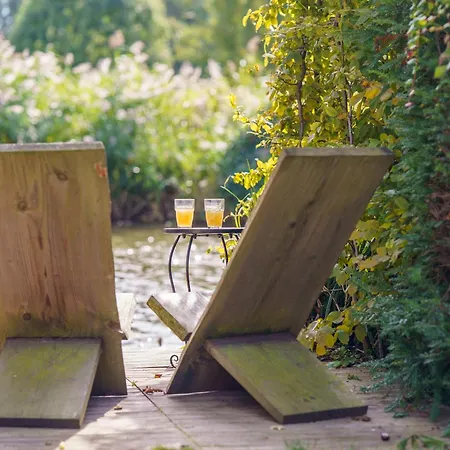 Gezellige Pipo Met Grote Schommel Aan Het Water En Hottub Hébergement de vacances