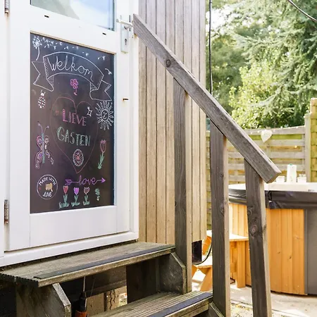 Gezellige Pipo Met Grote Schommel Aan Het Water En Hottub Hébergement de vacances
